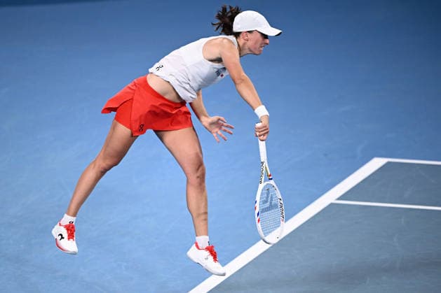 TENNIS UNITED CUP SYDNEY, Iga Swiatek of Poland serves in her match against Coco Gauff of the USA, during the semi final between the USA and Poland in the 2026 United Cup at Ken Rosewall Arena in Sydney, Saturday, January 10, 2026. ( NO ARCHIVING, EDITORIAL USE ONLY SYDNEY NEW SOUTH WALES AUSTRALIA  Copyright: xDANxHIMBRECHTSx 20260110160841620521