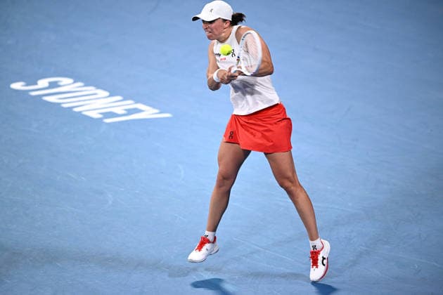 TENNIS UNITED CUP SYDNEY, Iga Swiatek of Poland plays a return shot in her match against Coco Gauff of the USA, during the semi final between the USA and Poland in the 2026 United Cup at Ken Rosewall Arena in Sydney, Saturday, January 10, 2026. ( NO ARCHIVING, EDITORIAL USE ONLY SYDNEY NEW SOUTH WALES AUSTRALIA  Copyright: xDANxHIMBRECHTSx 20260110116676998715