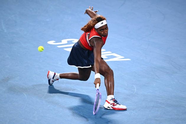 TENNIS UNITED CUP SYDNEY, Coco Gauff of the USA plays a return shot in her match against Iga Swiatek of Poland, during the semi final between the USA and Poland in the 2026 United Cup at Ken Rosewall Arena in Sydney, Saturday, January 10, 2026. ( NO ARCHIVING, EDITORIAL USE ONLY SYDNEY NEW SOUTH WALES AUSTRALIA  Copyright: xDANxHIMBRECHTSx 20260110130164022437