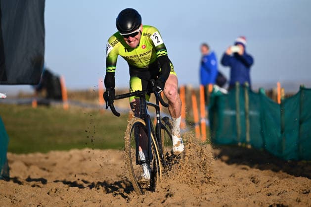 2026 Lloyds National Cyclo-cross Championships Picture by Olly Hassell SWpix.com - 10 01 2026 - Cycling - 2026 Lloyds National Cyclo-cross Championships - Masters 50-59 , Masters 60-69, Gypsies Green, South Shields, England, Giles Drake (Wheelbase Cabtech Castelli) Copyright: x xSWpix.comx(t axPhotographyxHubxLtd)xOllyxHassell SWpix.comx SWP-3159-0019