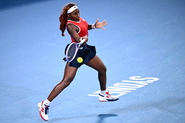 TENNIS UNITED CUP SYDNEY, Coco Gauff of the USA plays a return shot in her match against Iga Swiatek of Poland, during the semi final between the USA and Poland in the 2026 United Cup at Ken Rosewall Arena in Sydney, Saturday, January 10, 2026. ( NO ARCHIVING, EDITORIAL USE ONLY SYDNEY NEW SOUTH WALES AUSTRALIA  Copyright: xDANxHIMBRECHTSx 20260110111390274578