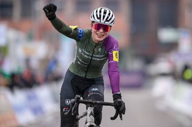 Belgian Liese Geuens celebrates as she crosses the finish line to win the Junior women race at the Belgian Cyclocross Championships in Beringen on Saturday 10 January 2026. DAVIDxPINTENS  x154939397x