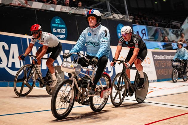 AUGENSTEIN Moritz: Sixdays Bremen 2026 Team 9 - SWB - AUGENSTEIN Moritz ( GER ) - Black Team 1 - BÄUERLEIN Peter ( GER ) - Pacemaker - Querformat - quer - horizontal - Landscape - Event Veranstaltung: Sixdays Bremen 2026 - Category Kategorie: Cycling - Track cycling, Rad, Radsport, Bahnrad, Bahn Sixdays - Elite Men - Location Ort: Europe Germany - Bremen - ÖVB Arena - Discipline: Derny Race - Distance: ... m - Date Datum: 09.01.2026 Friday Day 1 -