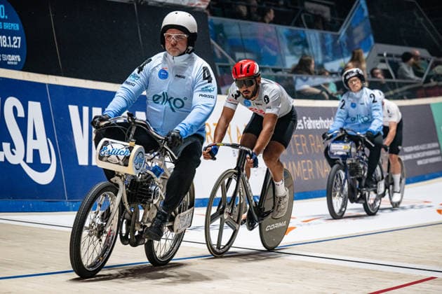 GRODIN Donovan: Sixdays Bremen 2026 Team 3 - SPIELBANK BREMEN - GRODIN Donovan ( FRA ) - Black - Team 4 - SCHOEFS Eric ( BEL ) - Pacemaker - Querformat - quer - horizontal - Landscape - Event Veranstaltung: Sixdays Bremen 2026 - Category Kategorie: Cycling - Track cycling, Rad, Radsport, Bahnrad, Bahn Sixdays - Elite Men - Location Ort: Europe Germany - Bremen - ÖVB Arena - Discipline: Derny Race - Distance: ... m - Date Datum: 09.01.2026 Friday Day 1 -