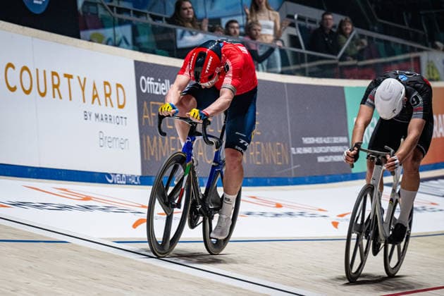 CONSONNI Simone: Sixdays Bremen 2026 Team 6 - STARK-GEBÄUDEREINIGUNG - CONSONNI Simone ( ITA ) - Black - SCARTEZZINI Michele ( ITA ) - Red Querformat - quer - horizontal - Landscape - Event Veranstaltung: Sixdays Bremen 2026 - Category Kategorie: Cycling - Track cycling, Rad, Radsport, Bahnrad, Bahn Sixdays - Elite Men - Location Ort: Europe Germany - Bremen - ÖVB Arena - Discipline: Madison - Distance: ... m - Date Datum: 09.01.2026 Friday Day 1 -