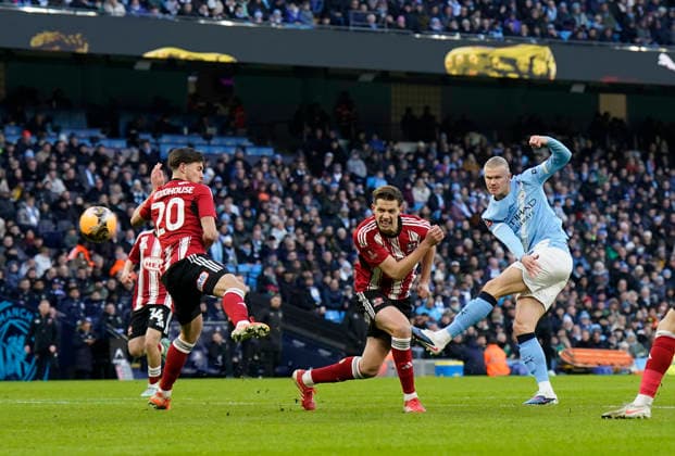 Manchester, England, 10th January 2026. Erling Haaland of Manchester City takes shot which goes wide during the Manchester City vs Exeter City FA Cup match at the Etihad Stadium, Manchester. Picture credit should read: Andrew Yates Sportimage EDITORIAL USE ONLY. No use with unauthorised audio, video, data, fixture lists, club league logos or live services. Online in-match use limited to 120 images, no video emulation. No use in betting, games or single club league player publications. SPI_015_AY_Man_City_Exeter SPI-4442-0014