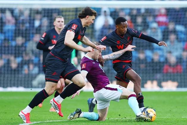 Ashley Barnes of Burnley and Ra ees Bangura-Williams of Millwall Burnley v Millwall, Emirates FA Cup, Third Round, Football, Turf Moor, Burnley, UK - 10 Jan 2026Burnley Turf Moor United Kingdom EDITORIAL USE ONLY No use with unauthorised audio, video, data, fixture lists, club league logos or live services. Online in-match use limited to 120 images, no video emulation. No use in betting, games or single club league player publications. Copyright: xMattxWest Shutterstockx 16246250ad