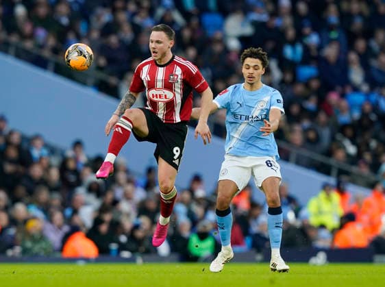 Manchester, England, 10th January 2026. Jayden Wareham of Exeter City and Max Alleyne of Manchester City during the Manchester City vs Exeter City FA Cup match at the Etihad Stadium, Manchester. Picture credit should read: Andrew Yates Sportimage EDITORIAL USE ONLY. No use with unauthorised audio, video, data, fixture lists, club league logos or live services. Online in-match use limited to 120 images, no video emulation. No use in betting, games or single club league player publications. SPI_039_AY_Man_City_Exeter SPI-4442-0038