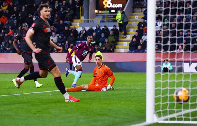 Jaidon Anthony of Burnley scores a goal to make it 3-0 past Millwall goalkeeper Steven Benda Burnley v Millwall, Emirates FA Cup, Third Round, Football, Turf Moor, Burnley, UK - 10 Jan 2026Burnley Turf Moor United Kingdom EDITORIAL USE ONLY No use with unauthorised audio, video, data, fixture lists, club league logos or live services. Online in-match use limited to 120 images, no video emulation. No use in betting, games or single club league player publications. Copyright: xMattxWest Shutterstockx 16246250aj