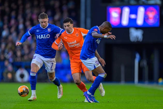 Albie Morgan (8 Blackpool), Ashley Young (15 Ipswich Town) and Wes Burns (7 Ipswich Town) during the Emirates FA Cup game between Ipswich Town vs Blackpool at Portman Road in Ipswich , England . (Photo by Keeran Marquis Sports Press Photo SPP) Copyright: xKeeranxMarquis SPPx Sportspressphoto_SPR80316