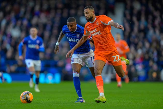 CJ Hamilton (22 Blackpool) and Ashley Young (15 Ipswich Town) during the Emirates FA Cup game between Ipswich Town vs Blackpool at Portman Road in Ipswich , England . (Photo by Keeran Marquis Sports Press Photo SPP) Copyright: xKeeranxMarquis SPPx Sportspressphoto_SPR80323