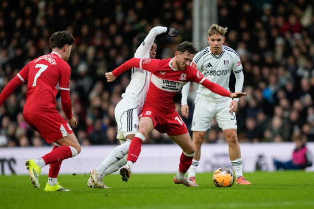 Fulham v Middlesbrough, FA Cup, 3rd Round Fulham midfielder Kevin (22) holds off Middlesbrough midfielder Alan Browne (16) as Fulham midfielder Emile Smith Rowe (32) watches on during the FA Cup match between Fulham and Middlesbrough at Craven Cottage, London, UK on 10 January 2026. London Craven Cottage Greater London UK Editorial use only DataCo restrictions apply See www.football-dataco.com , Copyright: xStephenxFlynnx PSI-23565-0051