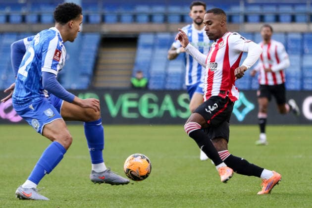 Rico Henry (3 Brentford) attempts for the ball during the FA Cup match between Sheffield Wednesday and Brentford at Hillsborough Stadium in Sheffield, England on January 10th 2026. Copyright: xSeanxChandlerx xSPPx Sportspressphoto_SPR80326