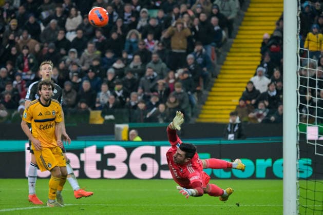 CALCIO - Serie A - Udinese Calcio vs Pisa SC Pisa s Simone Scuffet saves the ball during Udinese Calcio vs Pisa SC, Italian soccer Serie A match in Udine, Italy, January 10 2026 Udine Italy  Copyright: xIPAxSport ABACAx