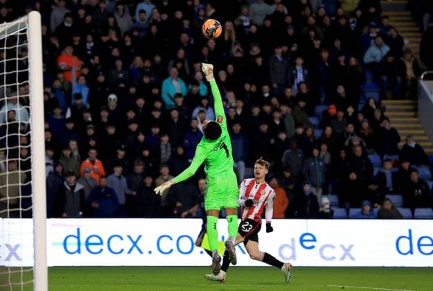 Sheffield Wednesday goalkeeper Pierce Charles saves an attempted shot from Keane Lewis-Potter of Brentford Sheffield Wednesday v Brentford, Emirates FA Cup, Third Round, Football, Hillsborough, Sheffield, UK - 10 Jan 2026Sheffield Hillsborough United Kingdom EDITORIAL USE ONLY No use with unauthorised audio, video, data, fixture lists, club league logos or live services. Online in-match use limited to 120 images, no video emulation. No use in betting, games or single club league player publications. Copyright: xGeorgexTewkesbury Shutterstockx 16246263br