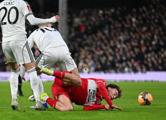 Fulham v Middlesbrough Emirates FA Cup Aidan Morris of Middlesbrough and Tom Cairney of Fulham during the Emirates FA Cup Third Round match at Craven Cottage, London 10 01 2026 UK Newspapers OUT Copyright: xNigelxBramleyx FIL-22780-0041