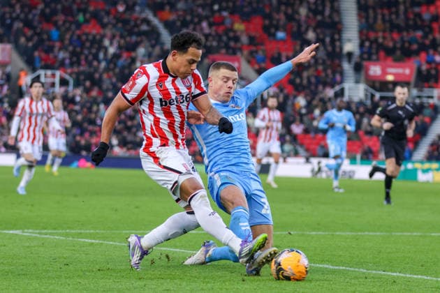Stoke City v Coventry City - FA Cup Third Round 25 26 Stoke City s Million Manhoef has cross blocked by Jake Bidwell in match against Coventry City - FA Cup Third Round 10.01.2026 Stoke Bet365 Stadium United Kingdom Copyright: xZacharyxLockex