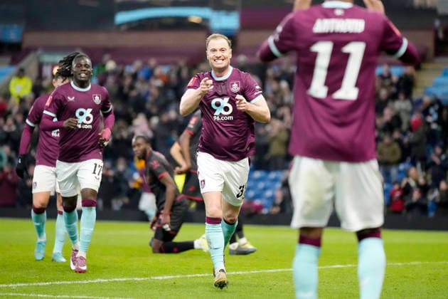 Burnley v Millwall, Burnley, UK - 10 Jan 2026 Goal celebrations for Ashley Barnes of Burnley during the Emirates FA Cup match between Burnley and Millwall at Turf Moor, Burnley on 10 January 2026 ( Burnley Turf Moor Burnley England Copyright: xHarryxCornish PPAUKx PPA-239637