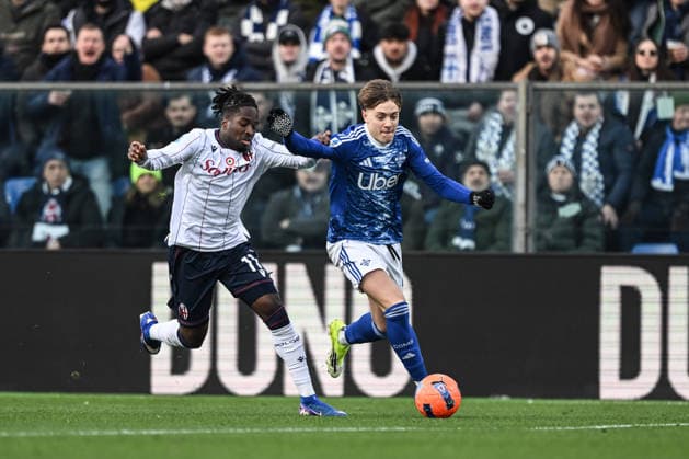 Jesus Rodriguez of Calcio Como in action during the Italian Serie A football match between Calcio Como and Bologna FC on January 10th, 2026 at the Giuseppe Senigallia stadium in Como, Italy  Copyright: xTizianoxBallabio IPAxSportx xipa-agency.netx xx IPA_69888381 IPA_Agency_IPA69888381