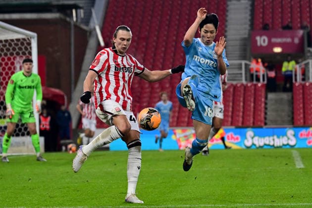 Stoke City v Coventry City, FA Cup, 3rd Round Stoke City defender Maksym Talovierov (40) clears under pressure from Coventry City midfielder (on loan from Tottenham Hotspur) Yang Min-Hyeok (18) during the FA Cup match between Stoke City and Coventry City at the Bet365 Stadium, Stoke-on-Trent, UK on 10 January 2026. Stoke-on-Trent Bet365 Stadium Staffordshire UK Editorial use only DataCo restrictions apply See www.football-dataco.com , Copyright: xDennisxGoodwinx PSI-23558-0058