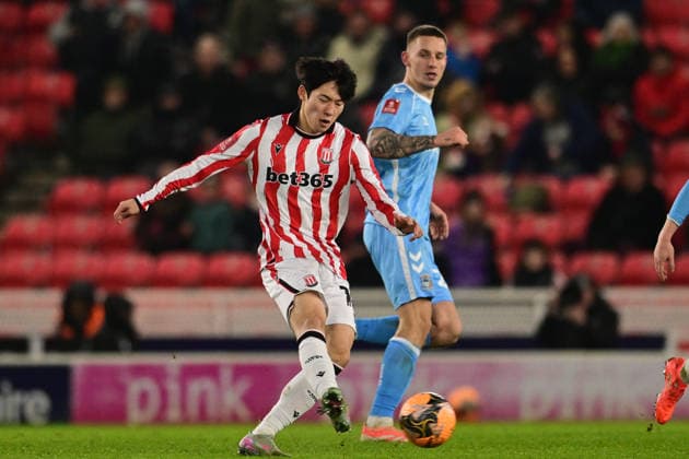 Stoke City v Coventry City, FA Cup, 3rd Round Stoke City midfielder Tatsuki Seko (12) looks to release the ball during the FA Cup match between Stoke City and Coventry City at the Bet365 Stadium, Stoke-on-Trent, UK on 10 January 2026. Stoke-on-Trent Bet365 Stadium Staffordshire UK Editorial use only DataCo restrictions apply See www.football-dataco.com , Copyright: xDennisxGoodwinx PSI-23558-0068