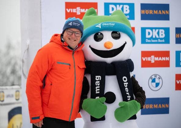 BMW IBU WELTCUP BIATHLON OBERHOF 2026 - BMW IBU WELTCUP BIATHLON - STAFFEL FRAUEN 4 Ã— 6 KM ** NUR FÜR REDAKTIONELLE ZWECKE ** EDITORIAL USE ONLY **<p>10 01 2026-Oberhof: BMW IBU Weltcup Biathlon Oberhof 2026 Lotto Thüringen Arena am Rennsteig BMW IBU Weltcup Biathlon - Staffel Frauen 4 Ã— 6 km im Foto: Ministerpräsident Mario Voigt (CDU) mit Maskottchen Flocke ( Deutschland Thueringen Oberhof Copyright: SaschaxFromm *** BMW IBU WELTCUP BIATHLON OBERHOF 2026 BMW IBU WELTCUP BIATHLON RELAY WOMEN 4 Ã- 6 KM FOR EDITORIAL PURPOSES ONLY p 10 01 2026 Oberhof BMW IBU World Cup Biathlon Oberhof 2026 Lotto Thüringen Arena am Rennsteig BMW IBU World Cup Biathlon Relay Women 4 Ã- 6 km in the photo Prime Minister Mario Voigt CDU with mascot Flocke Germany Thuringia Oberhof Copyright SaschaxFromm Copyright: SaschaxFromm doc842pxpz1omd25qph7vg ,EDITORIAL USE ONLY