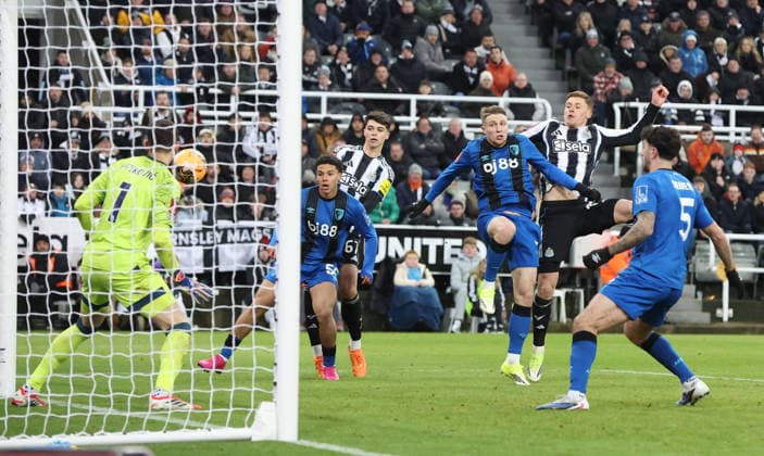 Newcastle Upon Tyne, England, 10th January 2026. Harvey Barnes of Newcastle United rises above to head home the their third goal during the Newcastle United vs AFC Bournemouth FA Cup match at St. James Park, Newcastle Upon Tyne. Picture credit should read: Nigel Roddis Sportimage EDITORIAL USE ONLY. No use with unauthorised audio, video, data, fixture lists, club league logos or live services. Online in-match use limited to 120 images, no video emulation. No use in betting, games or single club league player publications. SPI_050_NR_NEWC_BOUR SPI-4441-0051