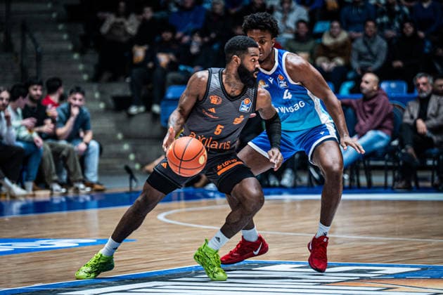 10.01.2026, xhfmx, Basketball easyCredit BBL Bundesliga, Frankfurt Skyliners - NINERS Chemnitz v.l. Corey Davis (Niners Chemnitz), Nahiem Alleyne (Skyliners Frankfurt) (DFL DFB REGULATIONS PROHIBIT ANY USE OF PHOTOGRAPHS as IMAGE SEQUENCES and or QUASI-VIDEO) Frankfurt am Main