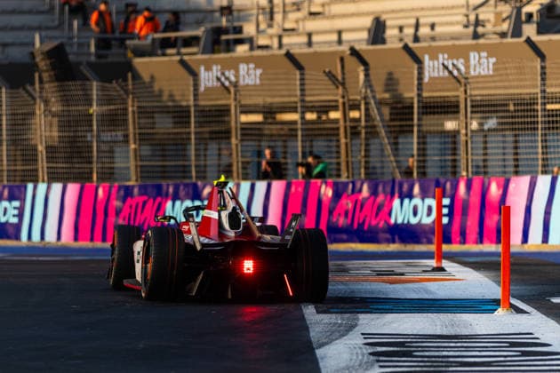 2025 FORMULA E MEXICO CITY ePRIX 01 ROWLAND Oliver (gbr), Nissan Formula E Team, Nissan e-4ORCE 05, action during the the Mexico City Paulo ePrix, 2nd round of the 2025-26 ABB FIA Formula E World Championship, WM, Weltmeisterschaft on the Autodromo Hermanos Rodriguez from January 8 to 10, 2025 in Mexico City, Mexico - Mexico CityMexico  Copyright: xDamienxDoumerguex