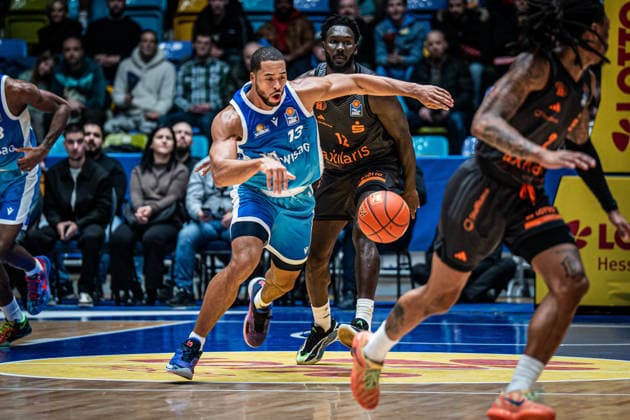 10.01.2026, xhfmx, Basketball easyCredit BBL Bundesliga, Frankfurt Skyliners - NINERS Chemnitz v.l. Jeadon LeDee (Skyliners Frankfurt), Amadou Sow (Niners Chemnitz) (DFL DFB REGULATIONS PROHIBIT ANY USE OF PHOTOGRAPHS as IMAGE SEQUENCES and or QUASI-VIDEO) Frankfurt am Main