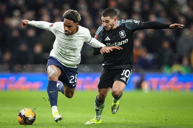 Tottenham Hotspur v Aston Villa, Emirates FA Cup Emiliano Buendia of Aston Villa battles with Wilson Odobert of Tottenham Hotspur during the Tottenham Hotspur v Aston Villa Emirates FA Cup Third Round match at the Tottenham Hotspur Stadium, London, England on 10 January 2026 Credit: Ian Stephen Every Second Media Editorial use only. All images are copyright Every Second Media Limited. No images may be reproduced without prior permission. All rights reserved. Premier League and Football League images are subject to licensing agreements with Football DataCo Limited. see https: www.football-dataco.com Copyright: xIMAGO EveryxSecondxMediax ESM-1742-0028 IanxStephenx xEveryxSecondxMediax