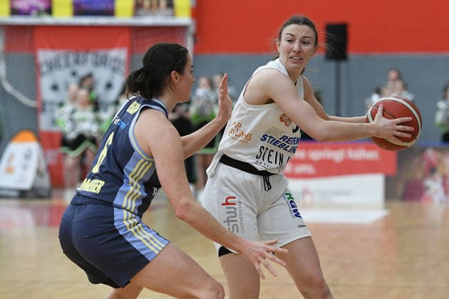 Basketball Damen 1. Bundesliga 14. Spieltag Herner TC - Alba Berlin am 10.01.2026 in der H2K Arena in Herne Tessa Stammberger ( Berlin ), links - Alice Recanati ( Herne ), rechts