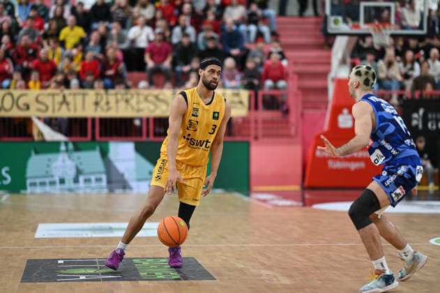 Miles Tention (Tigers Tuebingen, 03) vor der leeren Fankurve GER, Tigers Tuebingen vs. Phoenix Hagen, Basketball, Herren, Pro A, 2. Barmer Basketball Bundesliga, Saison 2025 2026, 10.01.2026 GER, Tigers Tuebingen vs. Phoenix Hagen, Basketball, Herren, Pro A, 2. Barmer Basketball Bundesliga, Saison 2025 2026, 10.01.2026 Tuebingen Copyright: xEibner-Pressefoto NicolasxWoernx EP_NWN