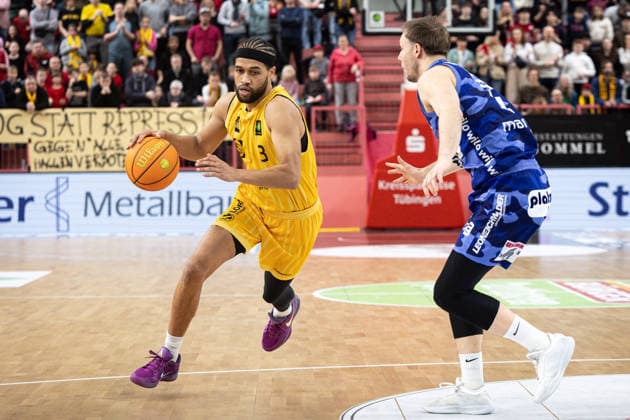 Phoenix Hagen - Artland Dragons, Herren, 2. Bundesliga, Barmer 2. Basketball Bundesliga, pro A, 17. Spieltag, Spielzeit 2025 2026, 10.01.2026 Miles Tention (Tigers Tuebingen, 03) auf dem Weg zum Korb