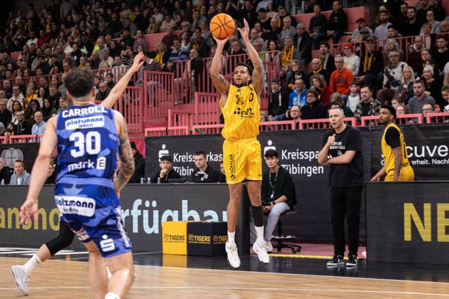 Phoenix Hagen - Artland Dragons, Herren, 2. Bundesliga, Barmer 2. Basketball Bundesliga, pro A, 17. Spieltag, Spielzeit 2025 2026, 10.01.2026 Larry Thomas (Tigers Tuebingen, 0) beim Dreier