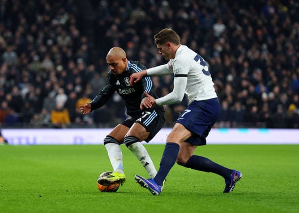 10th January 2026; Tottenham Hotspur Stadium, London, England; FA Cup Football, Tottenham Hotspur versus Aston Villa; Micky van de Ven of Tottenham Hotspur challenges Donyell Malen of Aston Villa  JohnxPatrickxFletcher