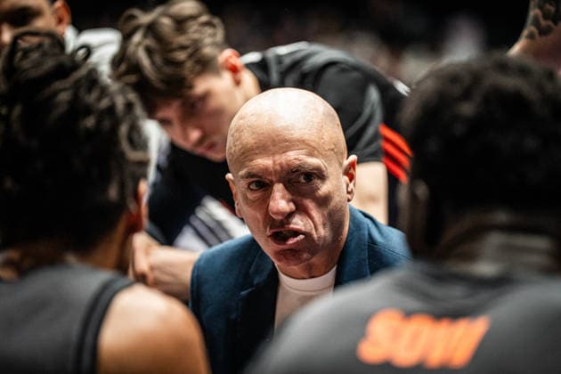 10.01.2026, xhfmx, Basketball easyCredit BBL Bundesliga, Frankfurt Skyliners - NINERS Chemnitz Rodrigo Pastore (Trainer Niners Chemnitz) (DFL DFB REGULATIONS PROHIBIT ANY USE OF PHOTOGRAPHS as IMAGE SEQUENCES and or QUASI-VIDEO) Frankfurt am Main