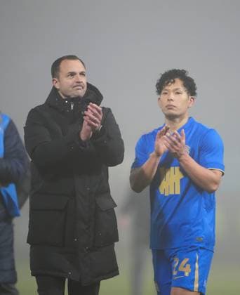 Birmingham City manager Chris Davies applauds the away fans at fulltime after his team s victory Cambridge United v Birmingham City, Emirates FA Cup, Third Round, Football, Cledara Abbey Stadium, Cambridge, UK - 10 Jan 2026Cambridge Cledara Abbey Stadium United Kingdom EDITORIAL USE ONLY No use with unauthorised audio, video, data, fixture lists, club league logos or live services. Online in-match use limited to 120 images, no video emulation. No use in betting, games or single club league player publications. Copyright: xJedxLeicester Shutterstockx 16246307aj