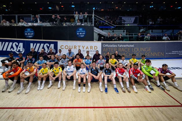 Team Photo: Sixdays Bremen 2026 Team Photo All Riders Querformat - quer - horizontal - Landscape - Event Veranstaltung: Sixdays Bremen 2026 - Category Kategorie: Cycling - Track cycling, Rad, Radsport, Bahnrad, Bahn Sixdays - Elite ... - Location Ort: Europe Germany - Bremen - ÖVB Arena - Discipline: ... - Distance: ... m - Date Datum: 10.01.2026 Saturday Day 2 -