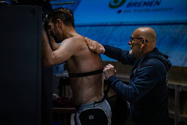 : Sixdays Bremen 2026 Name ( NAT ) Physiotherapist Querformat - quer - horizontal - Landscape - Event Veranstaltung: Sixdays Bremen 2026 - Category Kategorie: Cycling - Track cycling, Rad, Radsport, Bahnrad, Bahn Sixdays - Elite ... - Location Ort: Europe Germany - Bremen - ÖVB Arena - Discipline: ... - Distance: ... m - Date Datum: 10.01.2026 Saturday Day 2 -