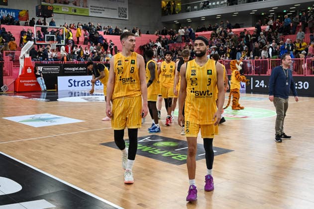 Felix Edwardsson (Tigers Tuebingen, 08) und Miles Tention (Tigers Tuebingen, 03) Entaeuschung nach der Niederlage, Emotionen GER, Tigers Tuebingen vs. Phoenix Hagen, Basketball, Herren, Pro A, 2. Barmer Basketball Bundesliga, Saison 2025 2026, 10.01.2026 GER, Tigers Tuebingen vs. Phoenix Hagen, Basketball, Herren, Pro A, 2. Barmer Basketball Bundesliga, Saison 2025 2026, 10.01.2026 Tuebingen Copyright: xEibner-Pressefoto NicolasxWoernx EP_NWN
