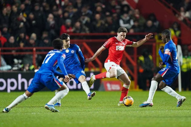 Charlton Athletic v Chelsea, Emirates FA Cup Conor Coventry of Charlton Athletic under pressure from Facundo Buonanotte of Chelsea, Moises Caicedo of Chelsea and Andrey Santos of Chelsea during the Charlton Athletic v Chelsea Emirates FA Cup Third Round match at The Valley, London, England on 10 January 2026 Credit: Dylan Hepworth Every Second Media Editorial use only. All images are copyright Every Second Media Limited. No images may be reproduced without prior permission. All rights reserved. Premier League and Football League images are subject to licensing agreements with Football DataCo Limited. see https: www.football-dataco.com Copyright: xIMAGO EveryxSecondxMediax ESM-1744-0040 DylanxHepworthx xEveryxSecondxMediax