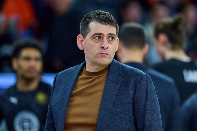 Portrait, Portraet, Freisteller von Kostas Papazoglou (Basketball Loewen Braunschweig, Head Coach) GER, ratiopharm ulm vs. Basketball Loewen Braunschweig, Basketball, 15. Spieltag, EasyCredit Bundesliga, Spielzeit 2025 2026, 10.01.2026 GER, ratiopharm ulm vs. Basketball Loewen Braunschweig, Basketball, 15. Spieltag, EasyCredit Bundesliga, Spielzeit 2025 2026, 10.01.2026 Neu-Ulm Copyright: xEibner-Pressefoto GeraldxOelze-dexStoppanyx EP_ODS