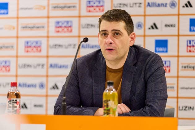 Kostas Papazoglou (Basketball Loewen Braunschweig, Head Coach) in der PK Pressekonferenz GER, ratiopharm ulm vs. Basketball Loewen Braunschweig, Basketball, 15. Spieltag, EasyCredit Bundesliga, Spielzeit 2025 2026, 10.01.2026 GER, ratiopharm ulm vs. Basketball Loewen Braunschweig, Basketball, 15. Spieltag, EasyCredit Bundesliga, Spielzeit 2025 2026, 10.01.2026 Neu-Ulm Copyright: xEibner-Pressefoto GeraldxOelze-dexStoppanyx EP_ODS