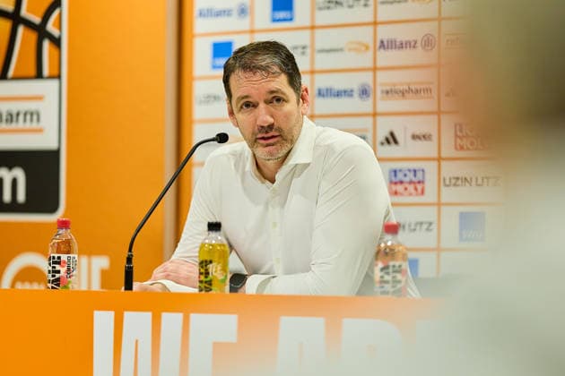 Ty Harrelson (ratiopharm ulm, Head Coach) in der PK Pressekonferenz GER, ratiopharm ulm vs. Basketball Loewen Braunschweig, Basketball, 15. Spieltag, EasyCredit Bundesliga, Spielzeit 2025 2026, 10.01.2026 GER, ratiopharm ulm vs. Basketball Loewen Braunschweig, Basketball, 15. Spieltag, EasyCredit Bundesliga, Spielzeit 2025 2026, 10.01.2026 Neu-Ulm Copyright: xEibner-Pressefoto GeraldxOelze-dexStoppanyx EP_ODS