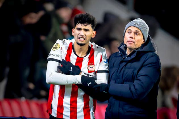 PSV Eindhoven forwarder Ricardo Pepi gets injured during the match PSV Eindhoven vs Excelsior Rotterdam at the Philips stadium for the Dutch Vriendenloterij Eredivisie season 2025-2026 in EINDHOVEN, Netherlands on 10 january 2026, (photo by Marcel van Dorst EYE4images DeFodi Images) -