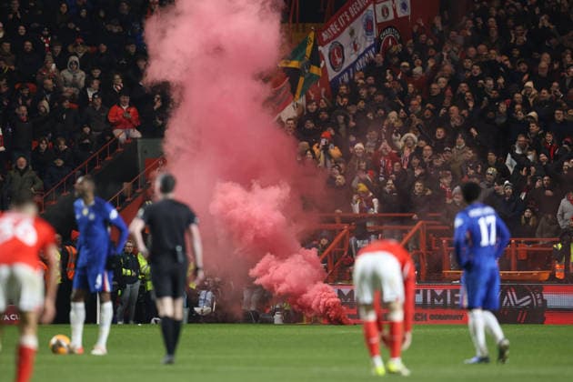 A smoke bomb is thrown into the pitch causing the referee to stop the game during the FA Cup match between Charlton Athletic and Chelsea at The Valley in London, England (Photo by Alexander Canillas Sports Press Photo) Copyright: xAlexanderxCanillas SPPx Sportspressphoto_SPR80519