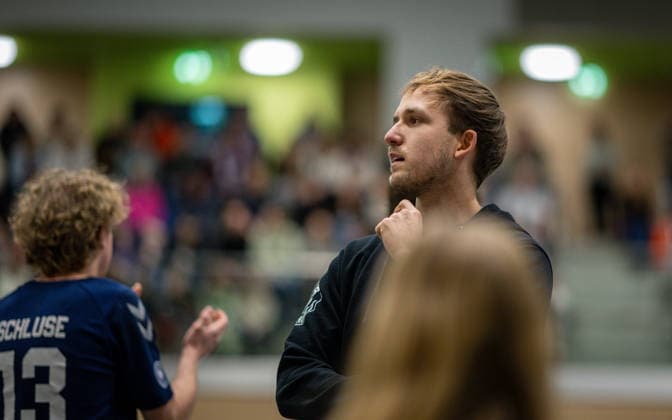 Volleyball, Saison 2025 2026, 2. Bundesliga Nord, 10.01.2026, 14. Spieltag, Herren, TuB Bocholt (weiss) vs. Kieler TV (rot) Max Ole Luebbert (Trainer TuB Bocholt), Bocholt Sporthalle West Nordrhein-Westfalen Deutschland