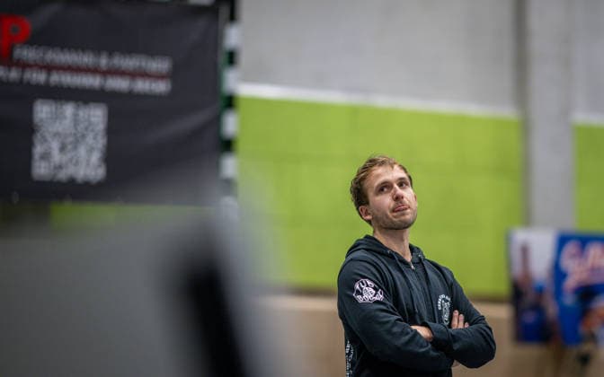 Volleyball, Saison 2025 2026, 2. Bundesliga Nord, 10.01.2026, 14. Spieltag, Herren, TuB Bocholt (weiss) vs. Kieler TV (rot) Max Ole Luebbert (Trainer TuB Bocholt), Bocholt Sporthalle West Nordrhein-Westfalen Deutschland