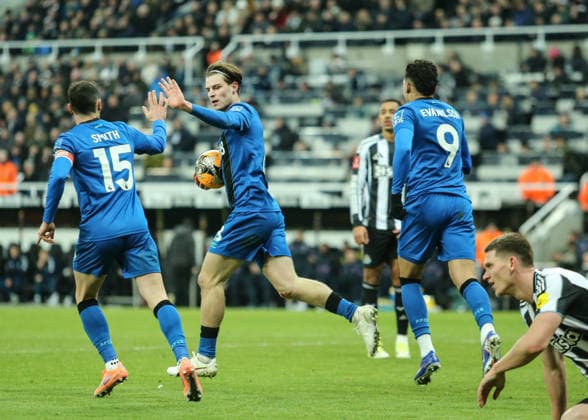 Emirates FA Cup Third Round Newcastle United v Bournemouth Alex Scott of Bournemouth celebrates his goal to make it 1-1 during the Emirates FA Cup Third Round match Newcastle United vs Bournemouth at St. James s Park, Newcastle, United Kingdom, 10th January 2026 (Photo by Richard Bierton News Images) Newcastle St. James s Park Tyne and Wear United Kingdom Copyright: xRichardxBierton NewsxImagesx